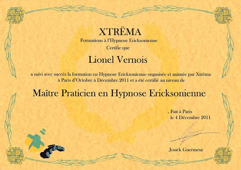 Certificat jaune d’Xtréma attestant que Lionel Vernois est Maître Practien en Hypnose Ericksonienne, signé Josick Guerre nuer.