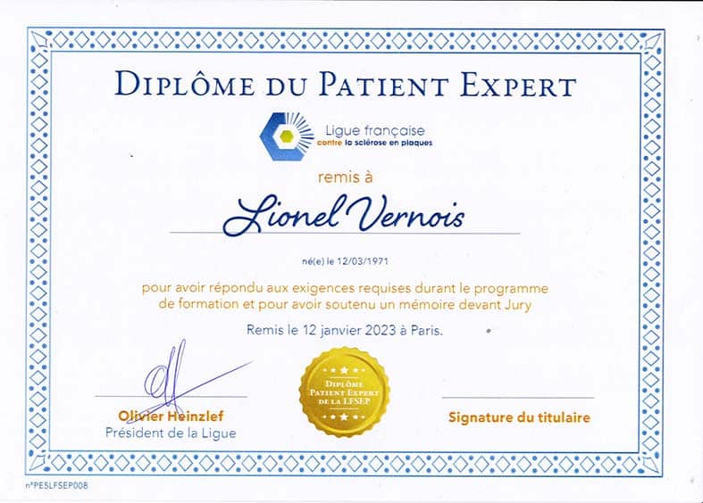 Diplôme du Patient Expert remis à Lionel Vernois par la Ligue française, avec signature et sceau doré.